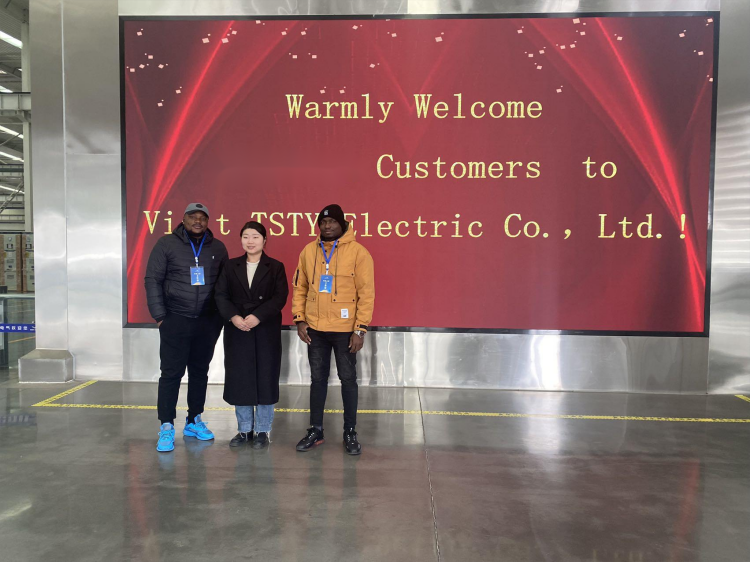 Indian customers come to visit the factory